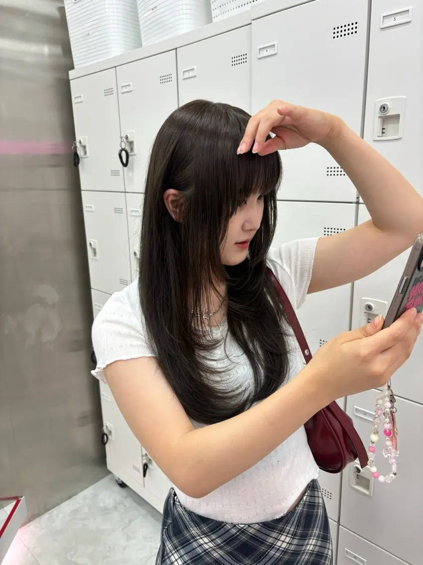 セミロング 抜け感レイヤー︴ ニュアンスカラーのヘアスタイル