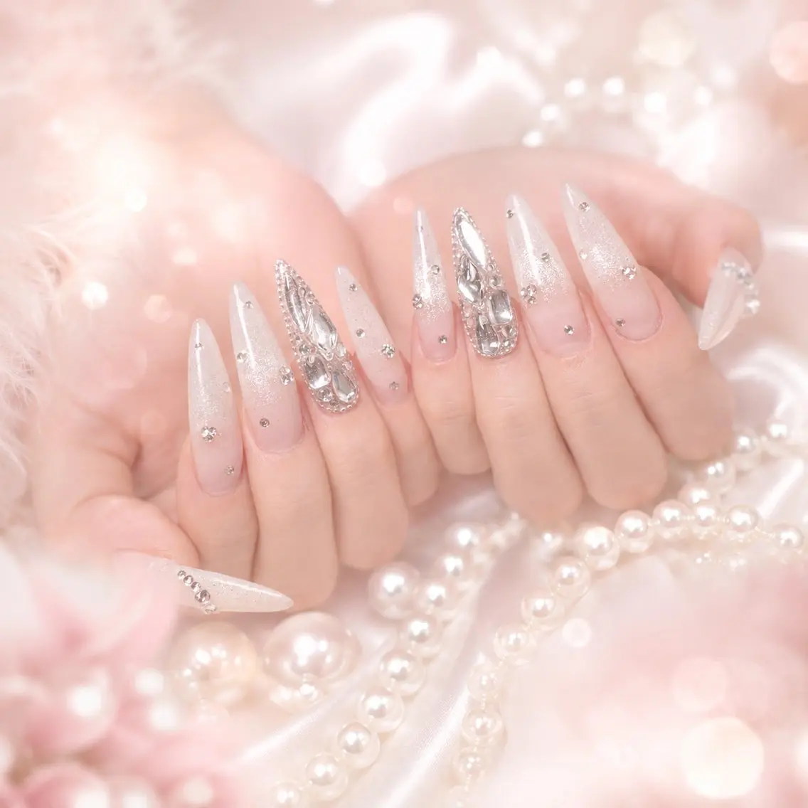 ネイル アートネイル オーロラネイル ボルドー チークネイル フレンチネイル ハンドネイル Sakura Nail Salonのネイルデザイン