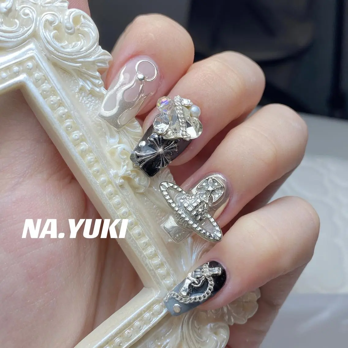 ネイル 🦋 Queenieのネイルデザイン
