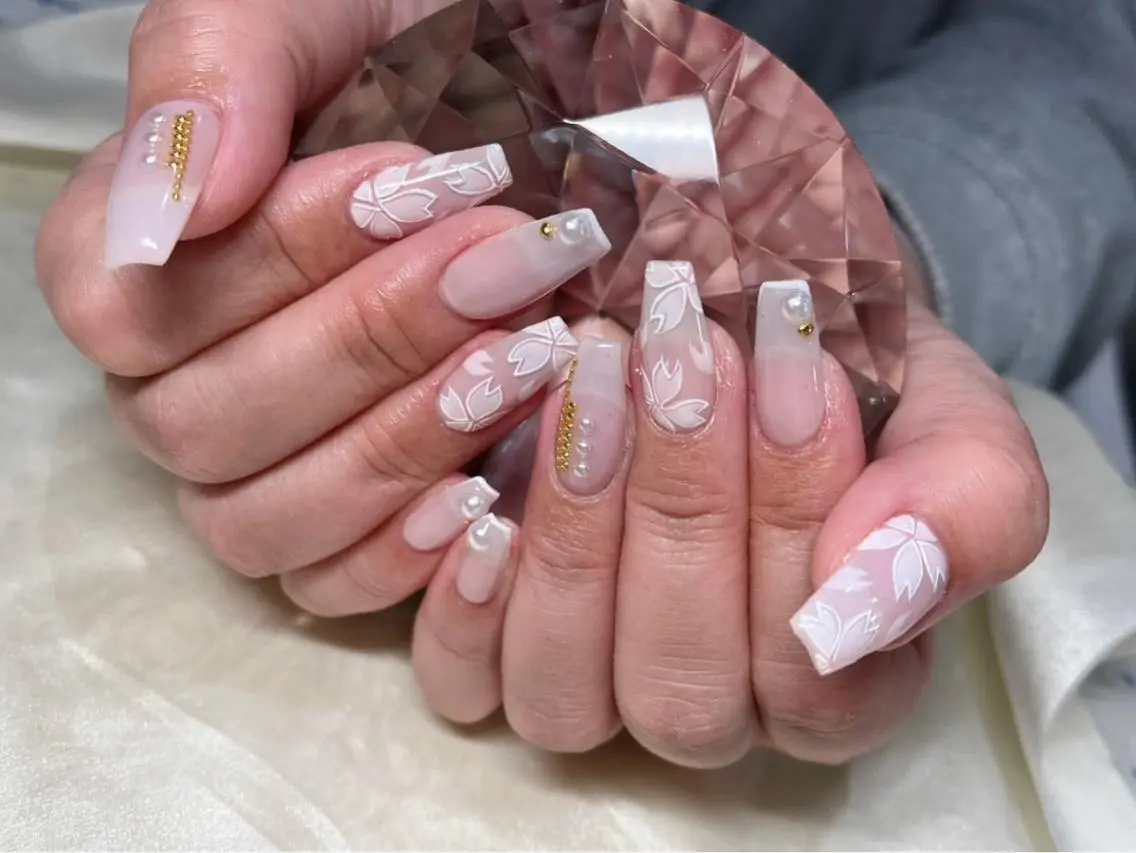 ネイル マツエク・マツパ アイブロウ 韓国風マツエク パリジェンヌラッシュリフト まつげパーマ ワンホンマツエク アートネイル ハンドネイル Nail&eye Belire 新宿のネイルデザイン