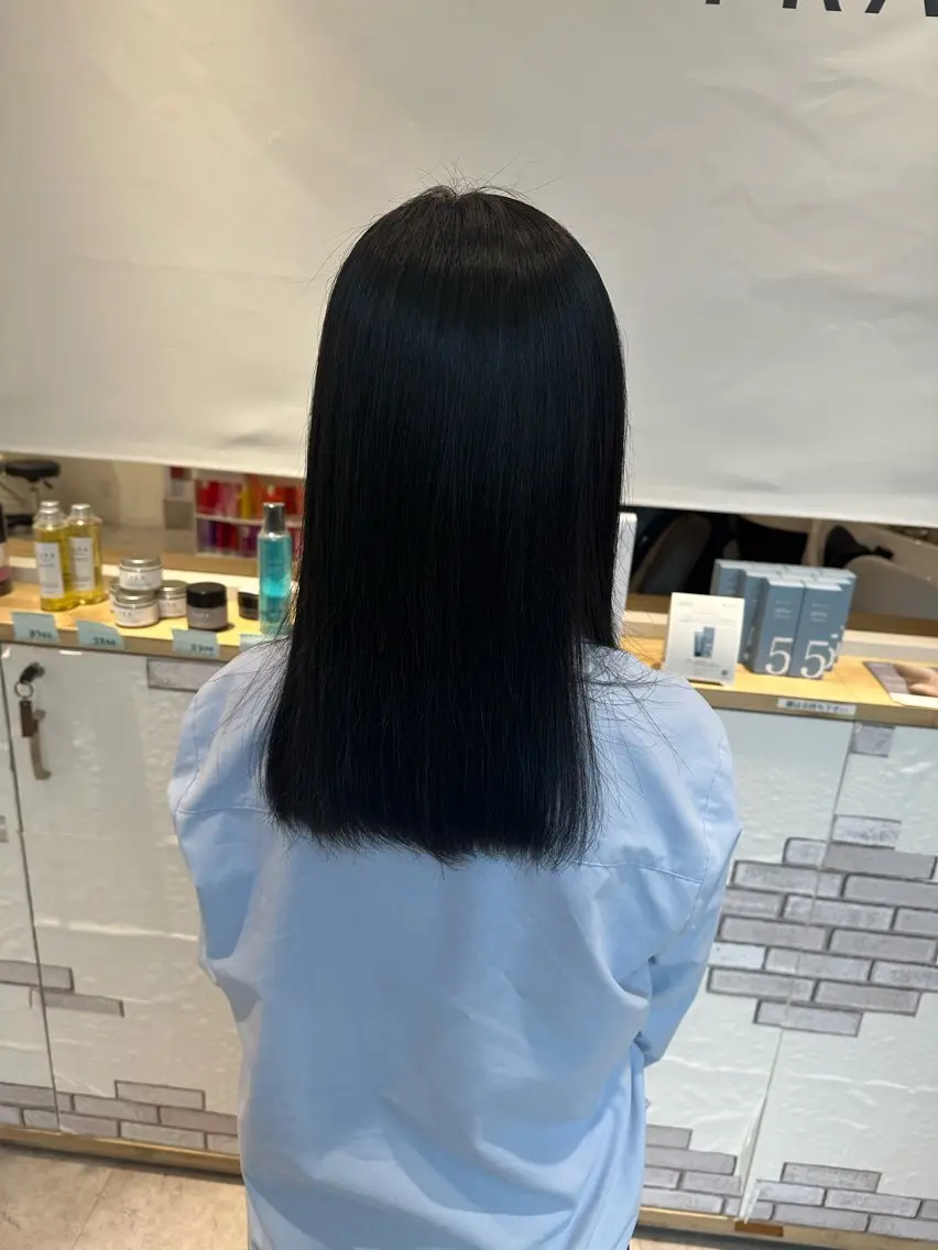 カラー 黒髪 ブルーカラー ブルーブラック 透明感カラー 柴崎 悠乃のヘアスタイル