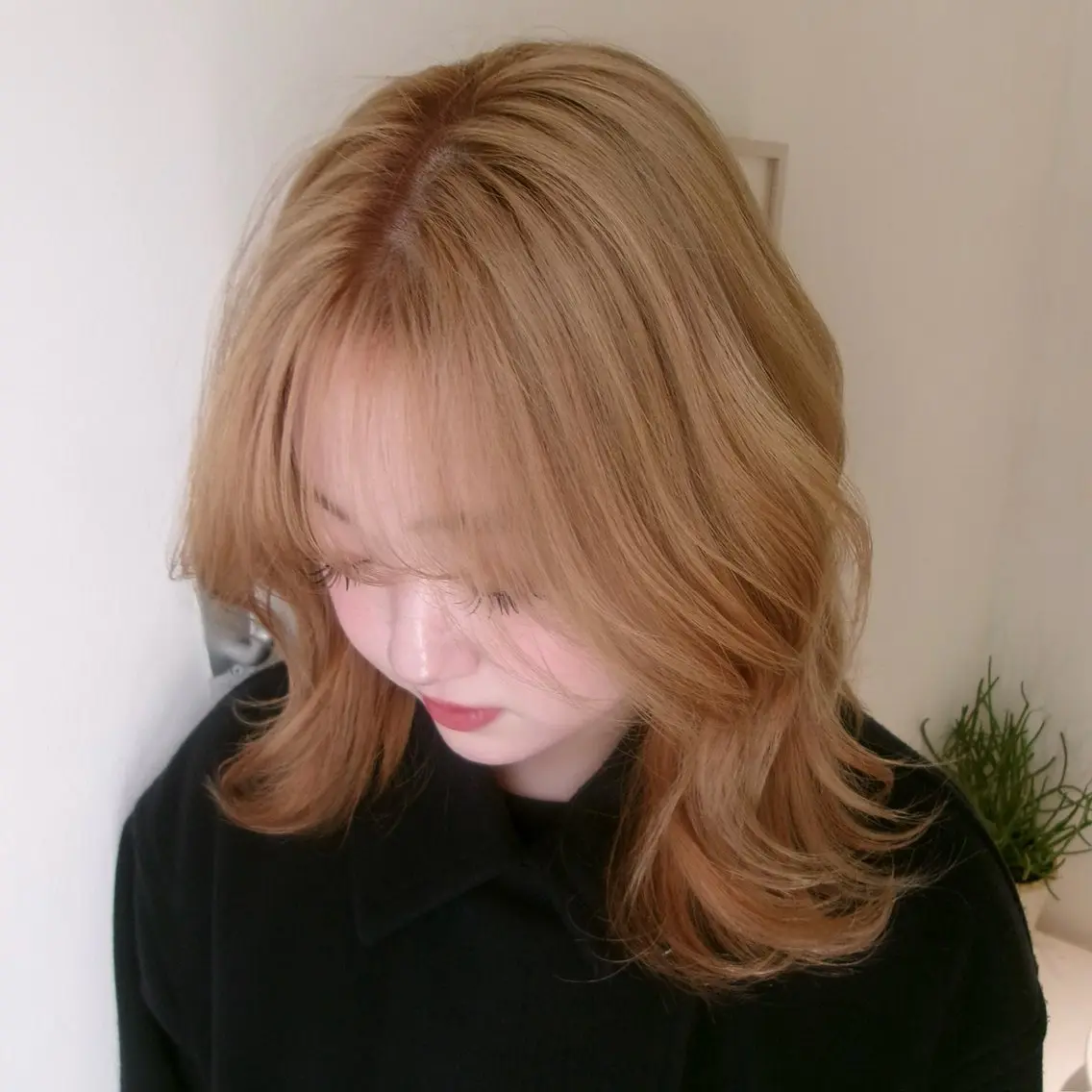 ミディアム カラー ヘアカラー かがやしづ ⭐️ベージュのヘアスタイル