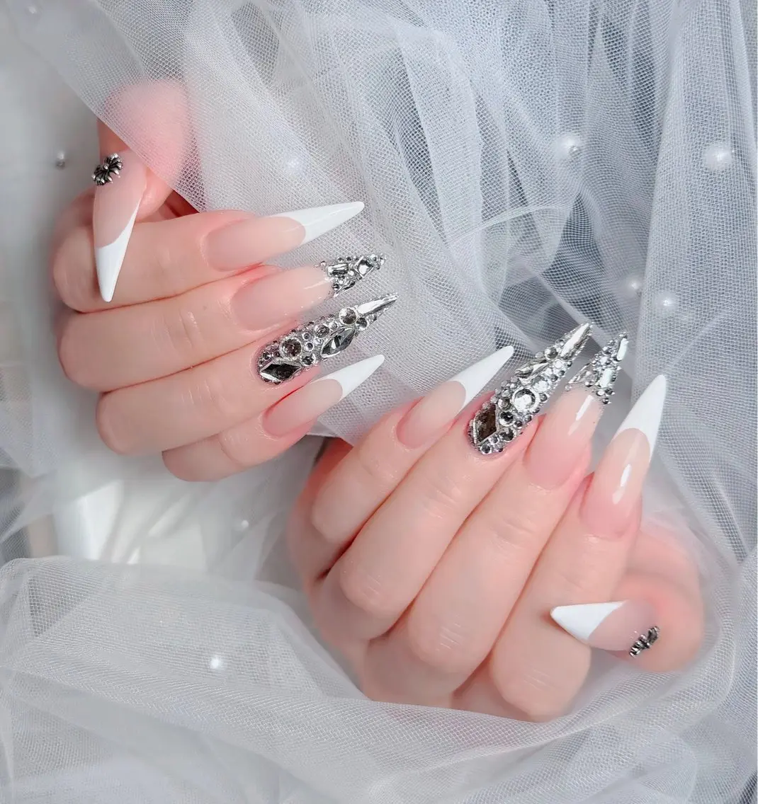 ネイル アートネイル ボルドー フレンチネイル ジェルネイル 氷ネイル・うるうるネイル ハンドネイル Julie NailSalonのネイルデザイン