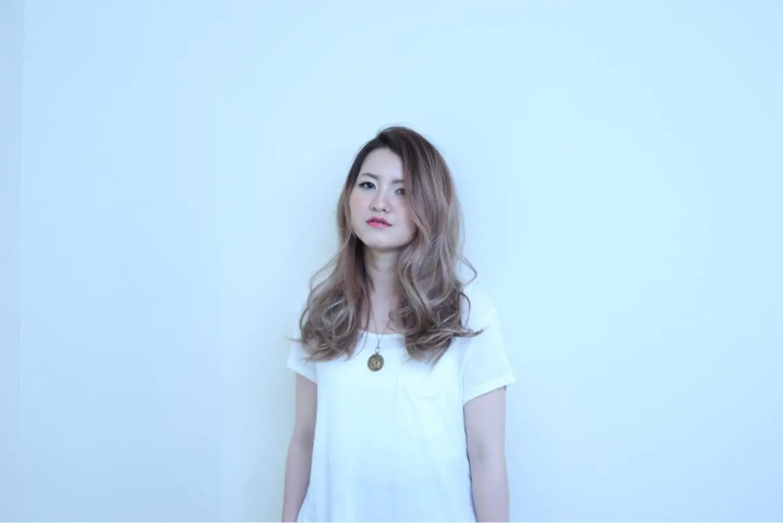 ロング カラー パーマ ハイトーンカラー 外国人風カラー ヘアカラー TAI透明カラー 柔らかい縮毛矯正のヘアスタイル
