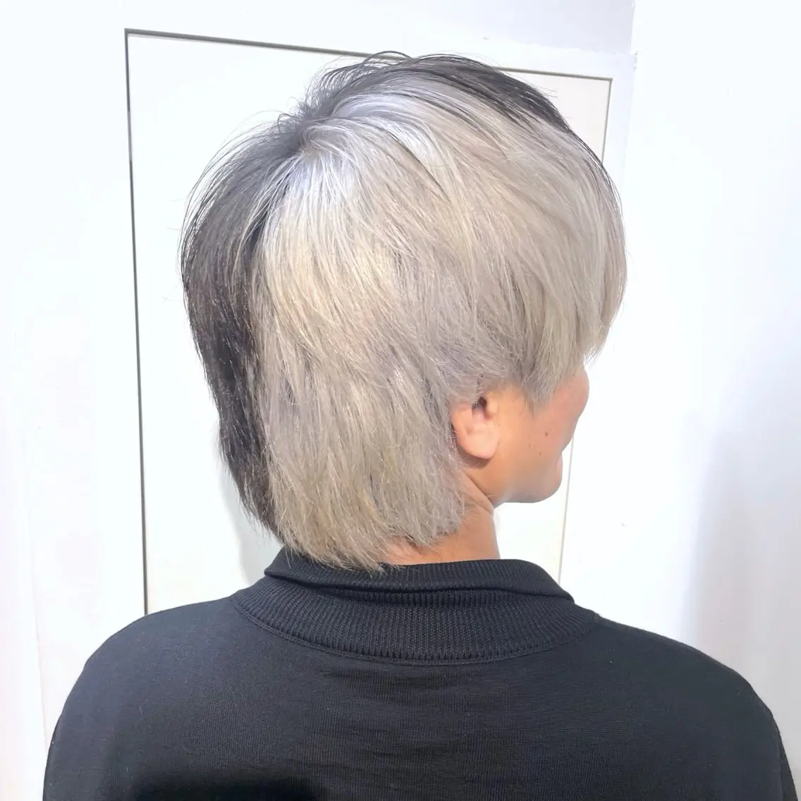 ミディアム カラー メンズ ベージュカラー ホワイトベージュ ☁️ケアブリーチ￤ ウルフ￤Shioriのヘアスタイル