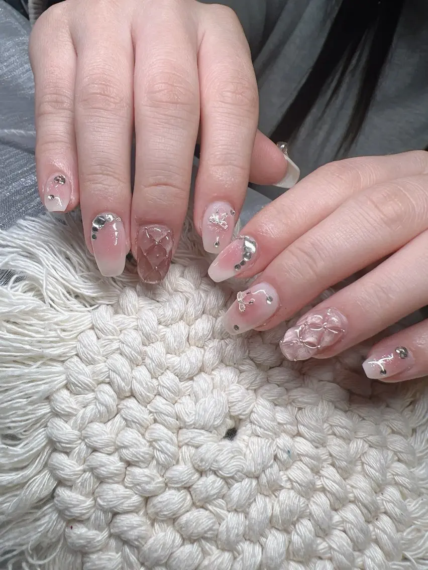 ネイル オーロラネイル チークネイル 長さ出し フットネイル フレンチネイル ハンドネイル Lee Nailsのネイルデザイン