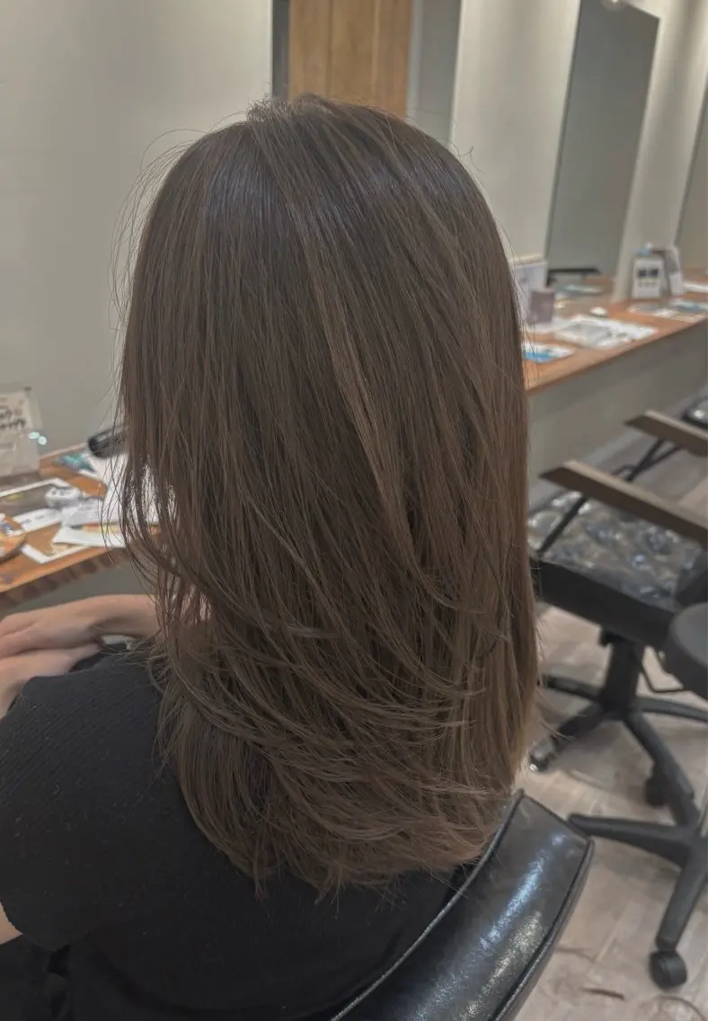セミロング カラー 透明感カラー レイヤーカット カット ヘアカラー トリートメント 大船/レイヤーカット Kananiのヘアスタイル