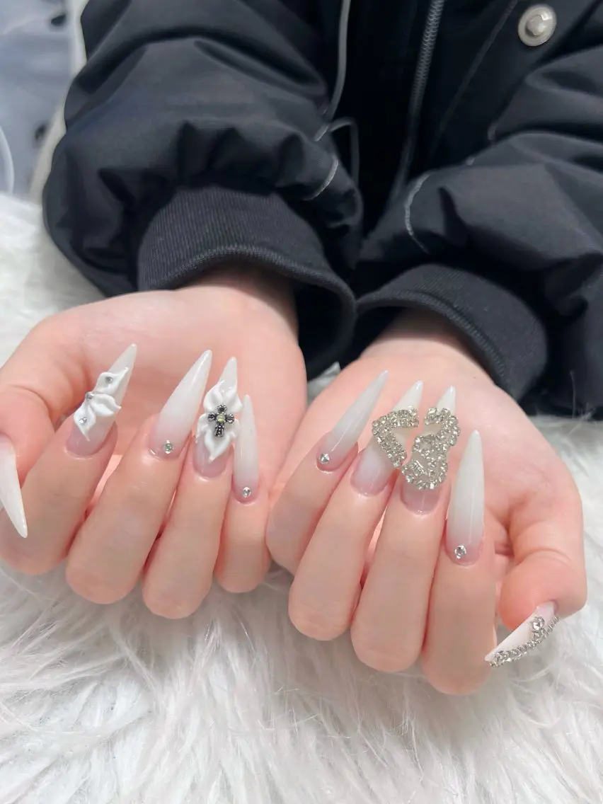 ネイル アートネイル ボルドー フレンチネイル ジェルネイル 氷ネイル・うるうるネイル ハンドネイル Julie NailSalonのネイルデザイン