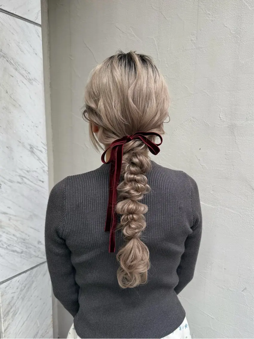 編みおろしヘアの写真