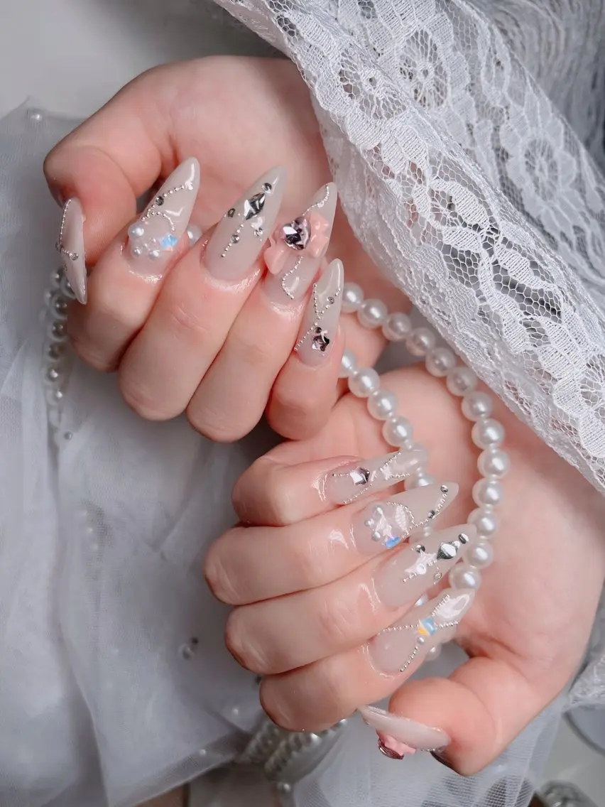 ネイル オーロラネイル フレンチネイル ジェルネイル ハロウィン キラキラネイル H.baby Nail Salonのネイルデザイン