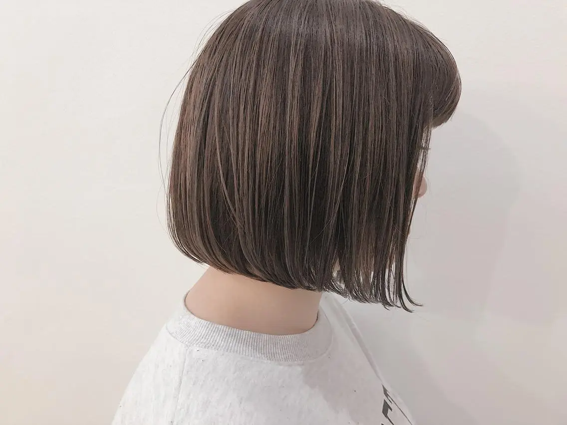 ショート カラー 顔周りレイヤーカット ブリーチminamiのヘアスタイル