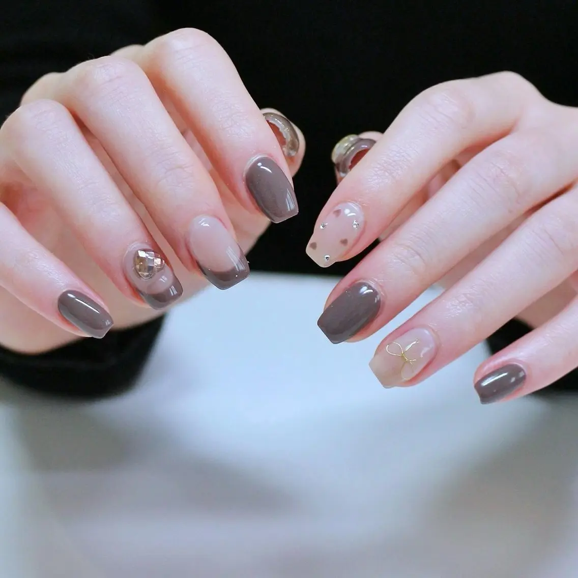 ネイル ブラウン フレンチネイル ハート ぷっくりネイル リボン ハンドネイル Baku Nailsのネイルデザイン