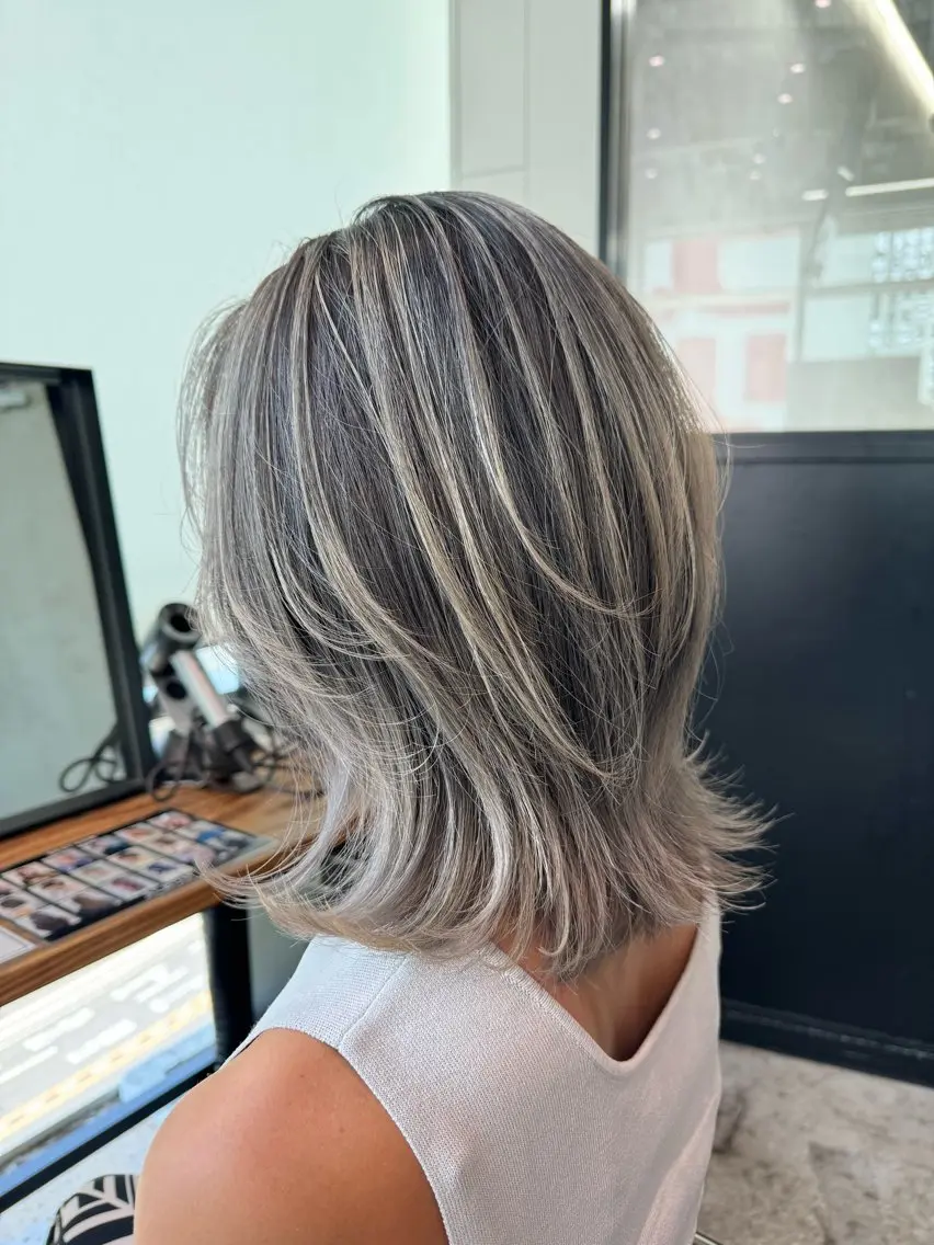 セミロング カラー バレイヤージュ レイヤーカット 金丸 弘大✨のヘアスタイル