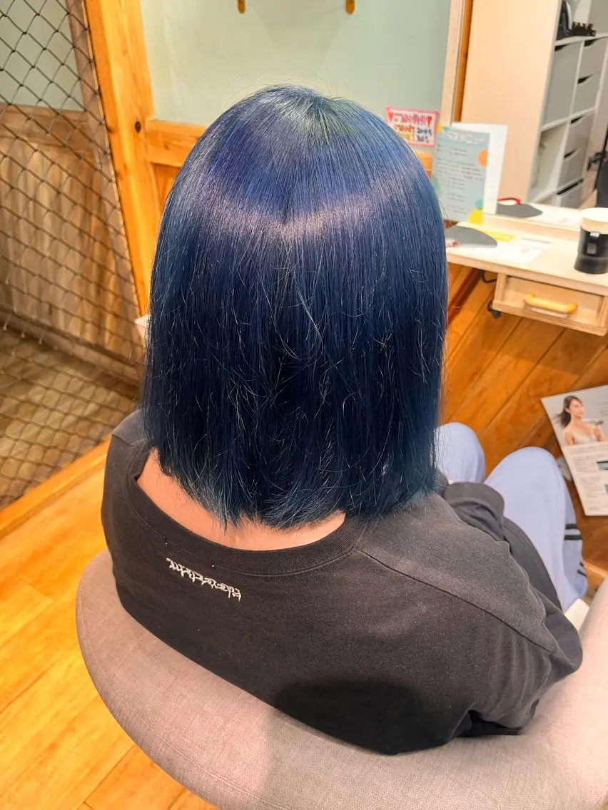 ミディアム カラー ネイビーカラー ひのはら もえかのヘアスタイル