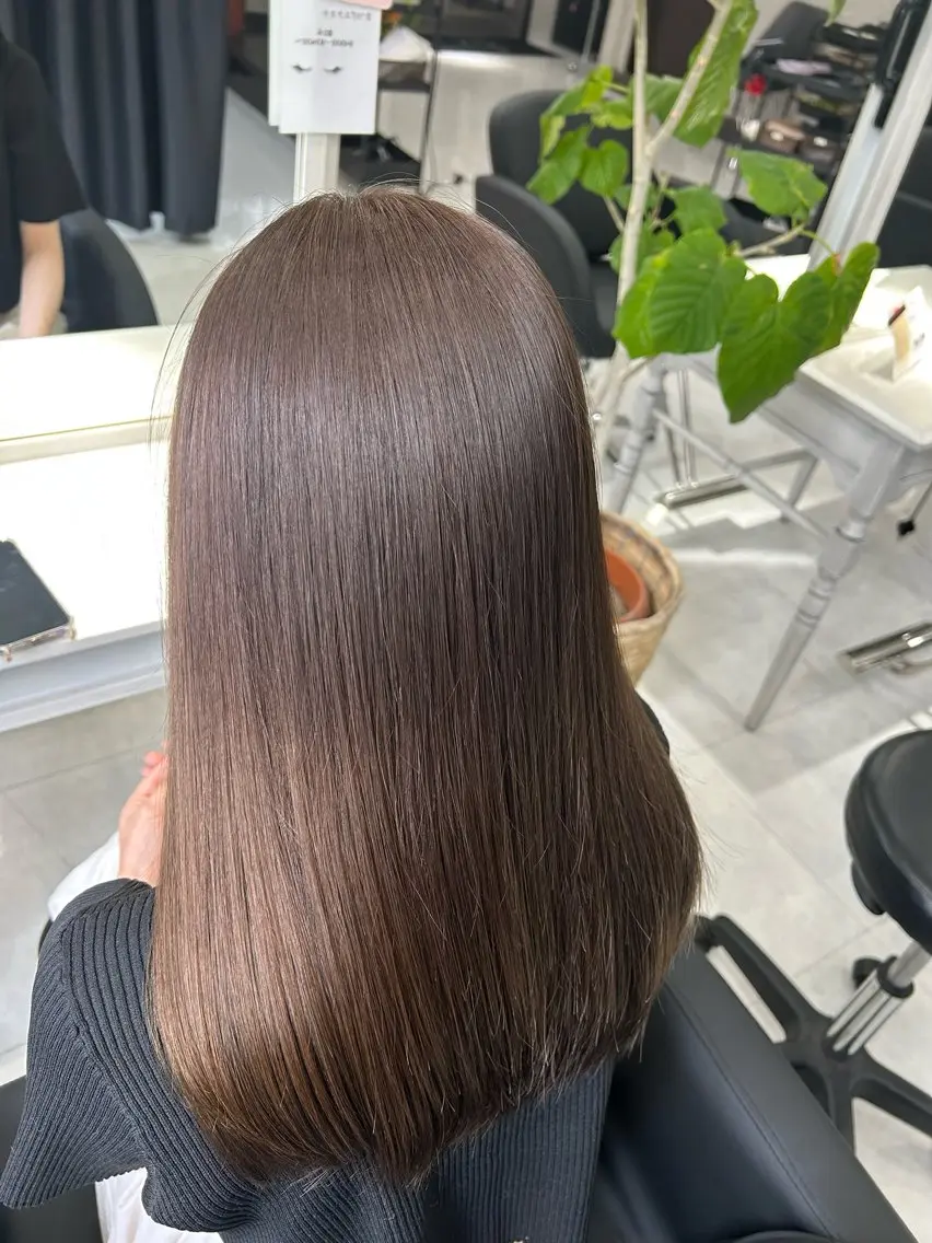 【気になるパヤパヤ毛を自然に整える、朝ラク美髪へ◎】　　　カット+表面ストレートの写真
