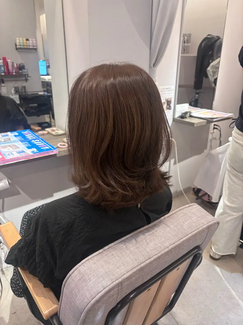 ショート カラー 真鍋 月音のヘアスタイル
