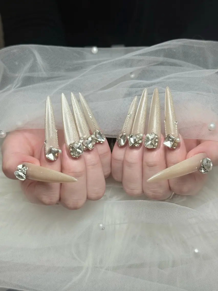 ネイル チークネイル ドット フットネイル フレンチネイル グラデーション ハンドネイル ハンドケア Nihonthy Nail 新宿のネイルデザイン