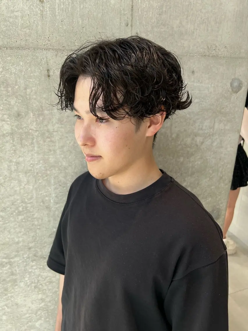 パーマ メンズ センターパート メンズパーマ カット パーマ 吉沢遣人/レイヤー /髪質改善のヘアスタイル