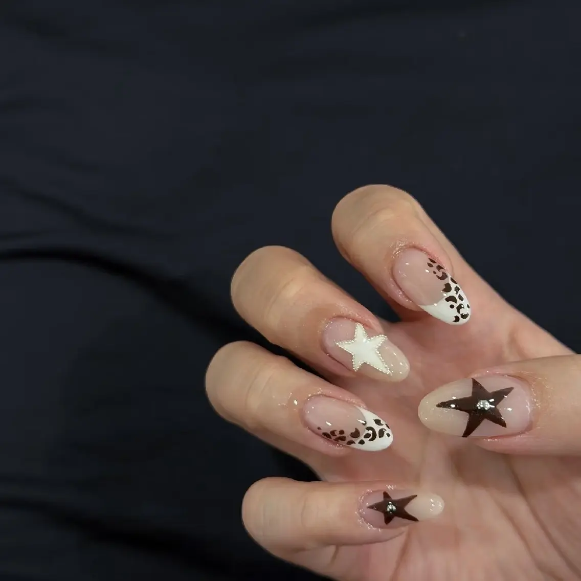ネイル チークネイル フレンチネイル ジェルネイル ガーリー キラキラネイル ハンドネイル UM Nail Salonのネイルデザイン