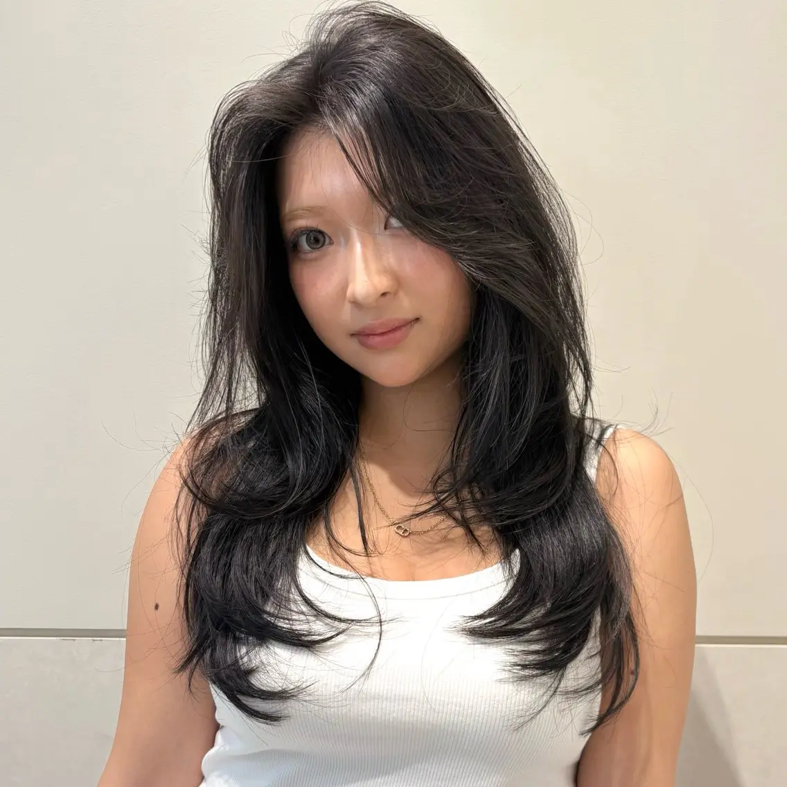 ロング カラー カット ヘアカラー トリートメント 新宿/レイヤーカット 髪質改善/小顔見せのヘアスタイル