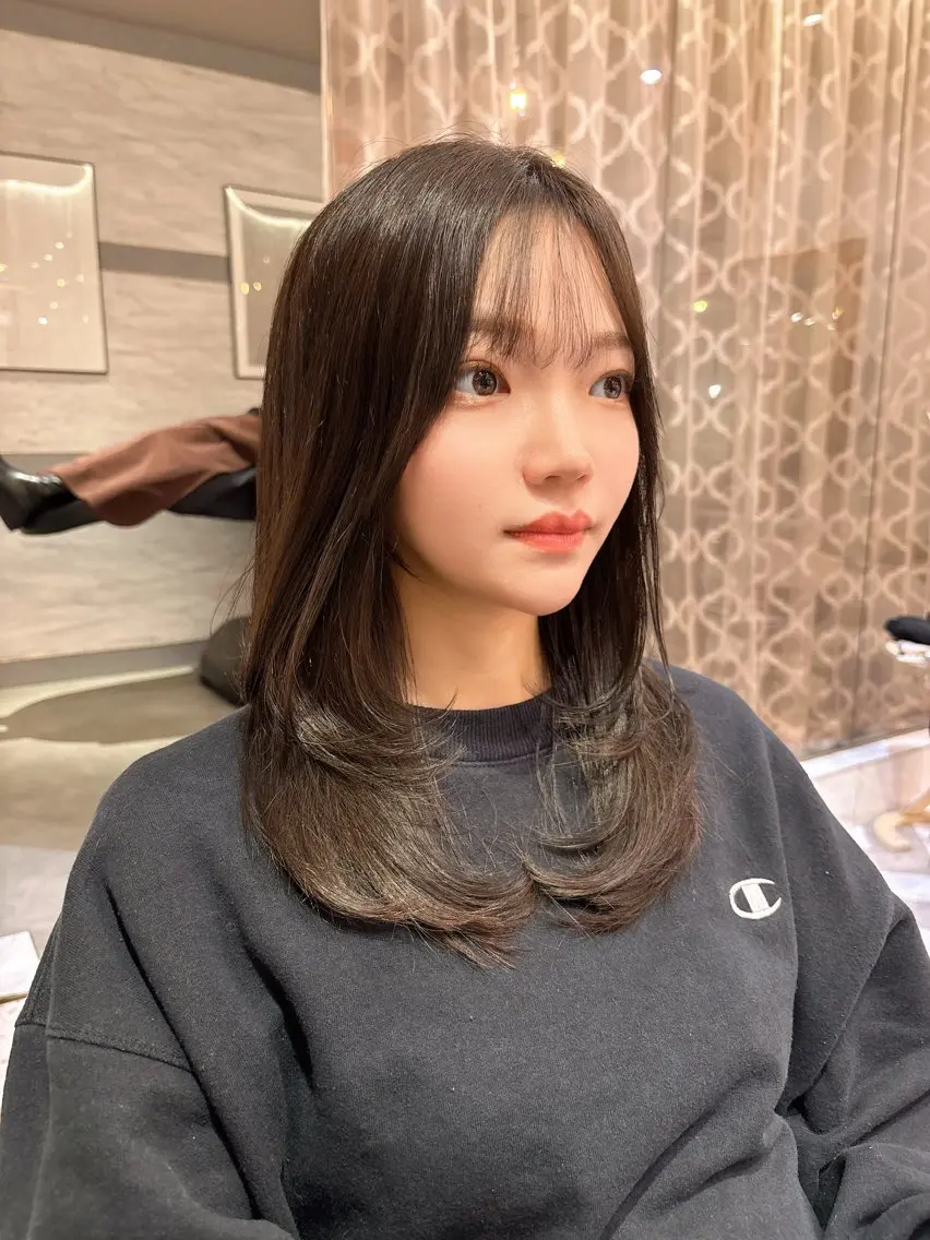セミロング カット ヘアカラー トリートメント ♥韓国レイヤー/透明 感カラー/目黒慎太郎のヘアスタイル