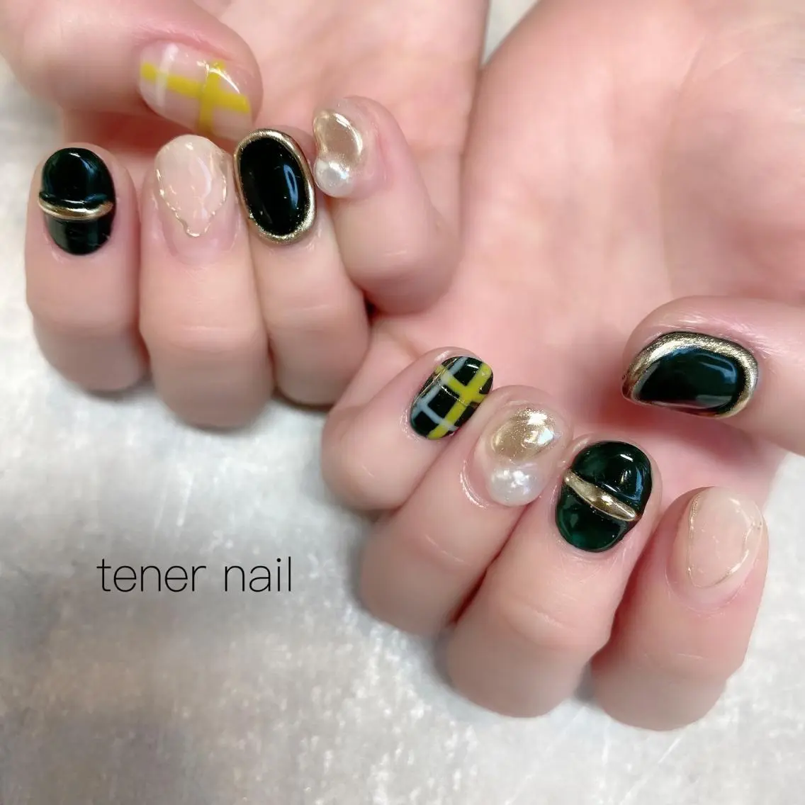 ネイル グリーン ニュアンスネイル テネルネイル tener nailのネイルデザイン