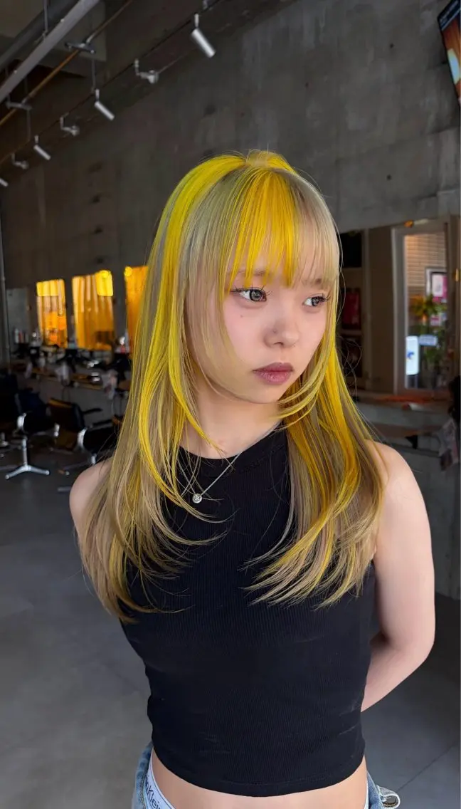 ロング sara ブリーチカラーのヘアスタイル