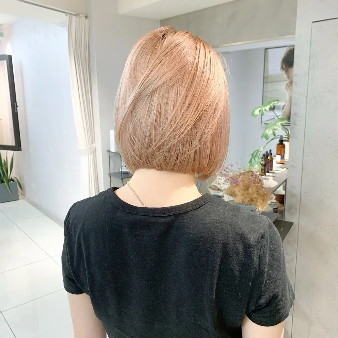 ショート カラー ヘアアレンジ ボブ/透明感ベージュ 🫧クルミ🌟のヘアスタイル