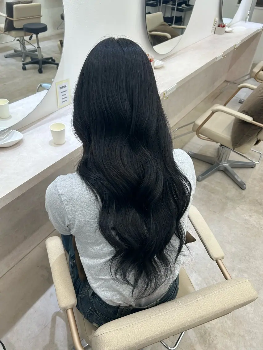 ロング カラー ブルーカラー ブルーグレー ブルーグレージュ グレージュ ヘアカラー トリートメント Core　山下 このはのヘアスタイル
