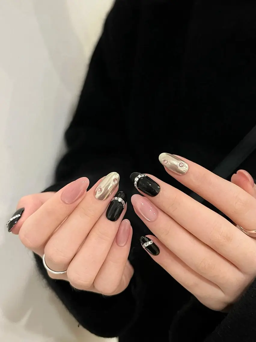 ネイル ミラーネイル FuFu.Nail 2️⃣番のネイルデザイン