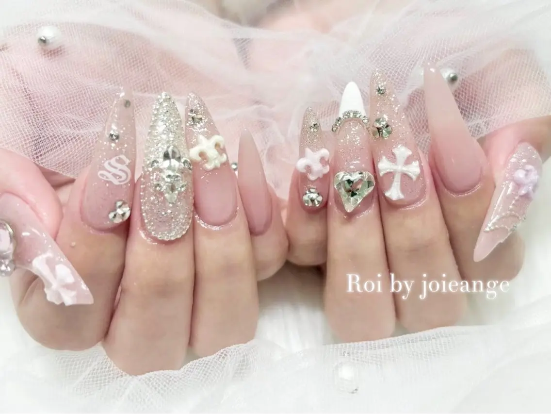 ネイル Roi〈ロワ〉 Amiのネイルデザイン