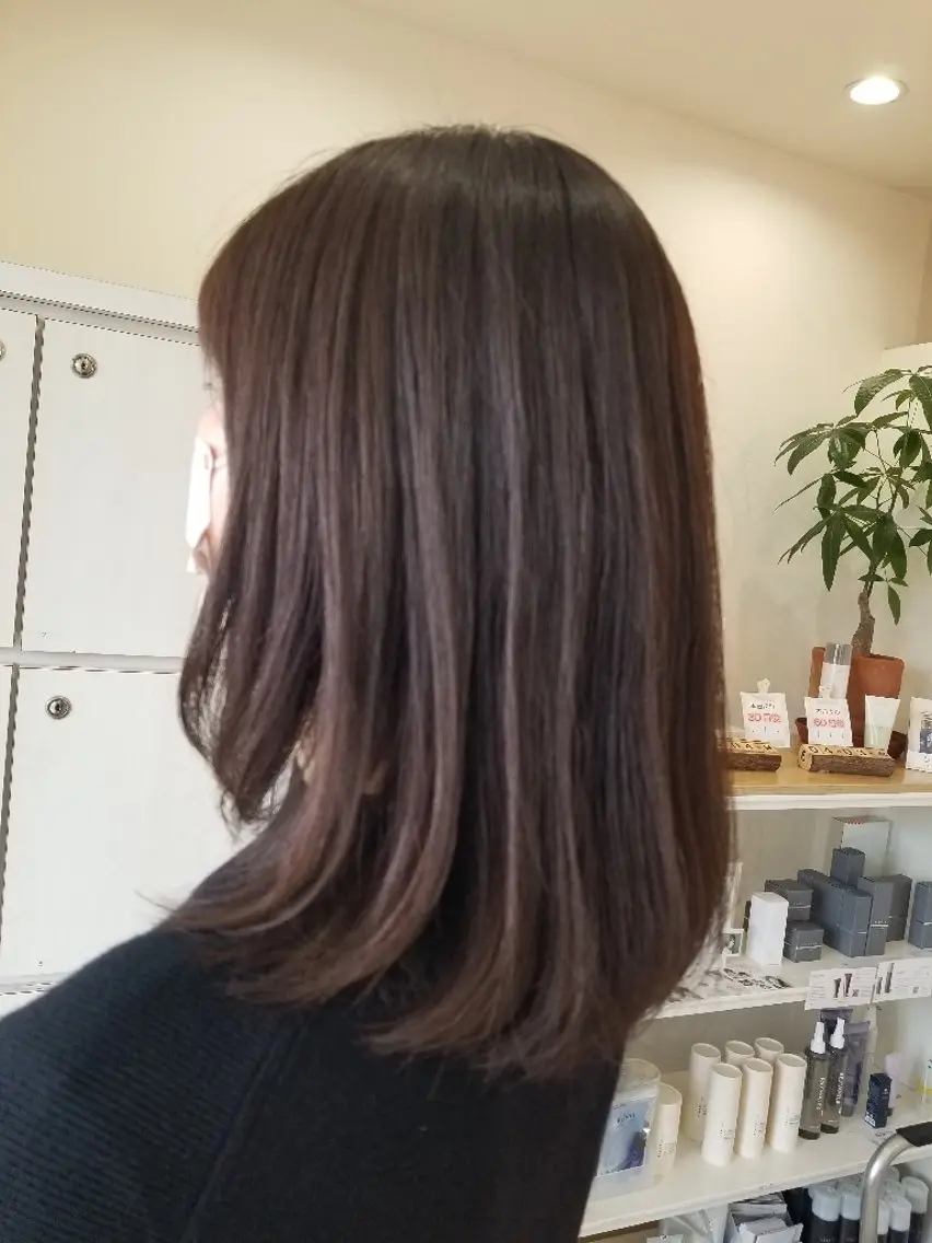 ミディアム 顔まわりレイヤー 顔周りカット レイヤーカット ヘアカラー トリートメント 平野 杏奈のヘアスタイル