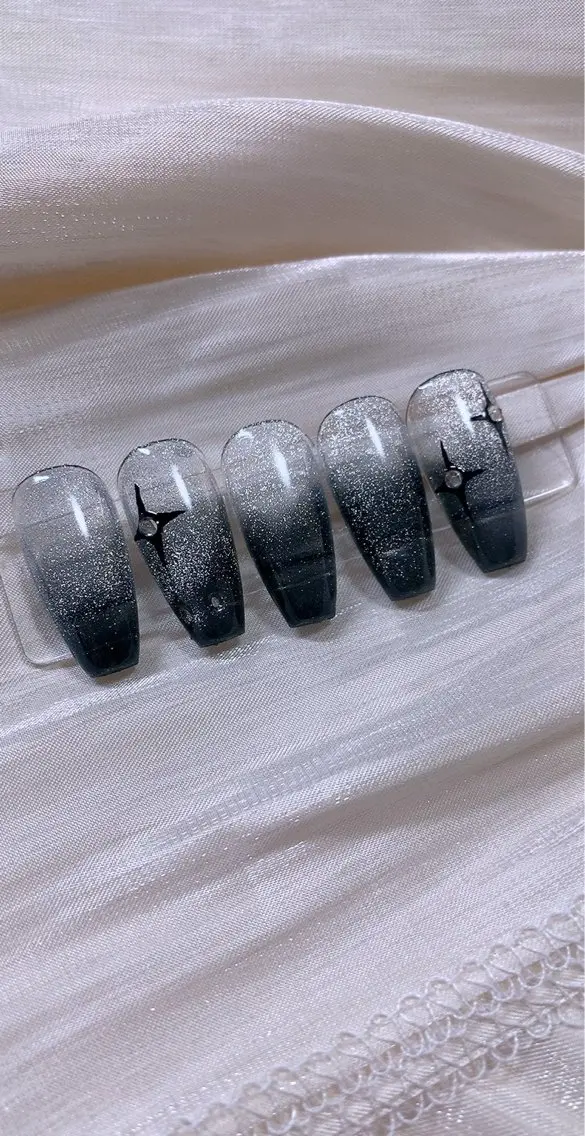 ネイル キラキラネイル マグネットネイル 夏ネイル Cute Tips nailのネイルデザイン