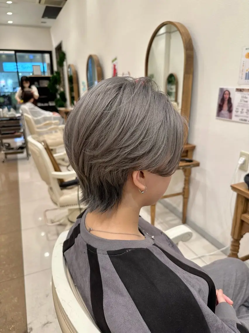 ショート カラー Loire SYURIのヘアスタイル
