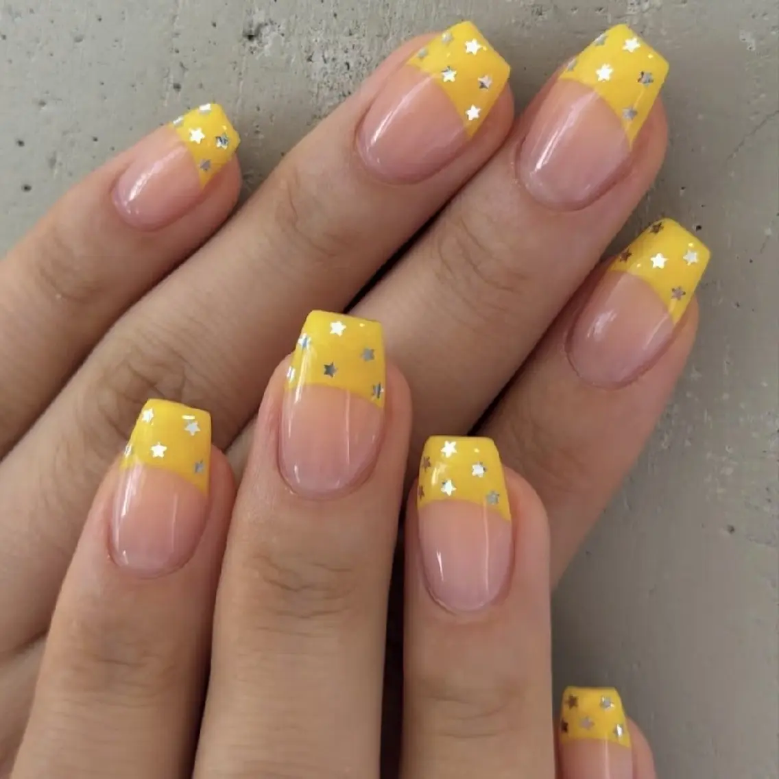 ネイル チークネイル フレンチネイル ジェルネイル ガーリー キラキラネイル ハンドネイル UM Nail Salonのネイルデザイン