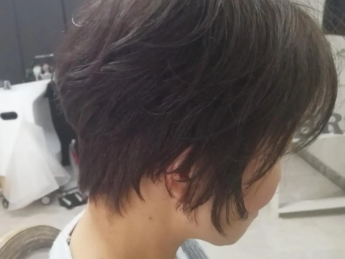 ショート カラー ヘアアレンジ パーマ ブラウンカラー パープルカラー パープルブラウン ショートヘア See by merの眉毛・アイブロウイメージ