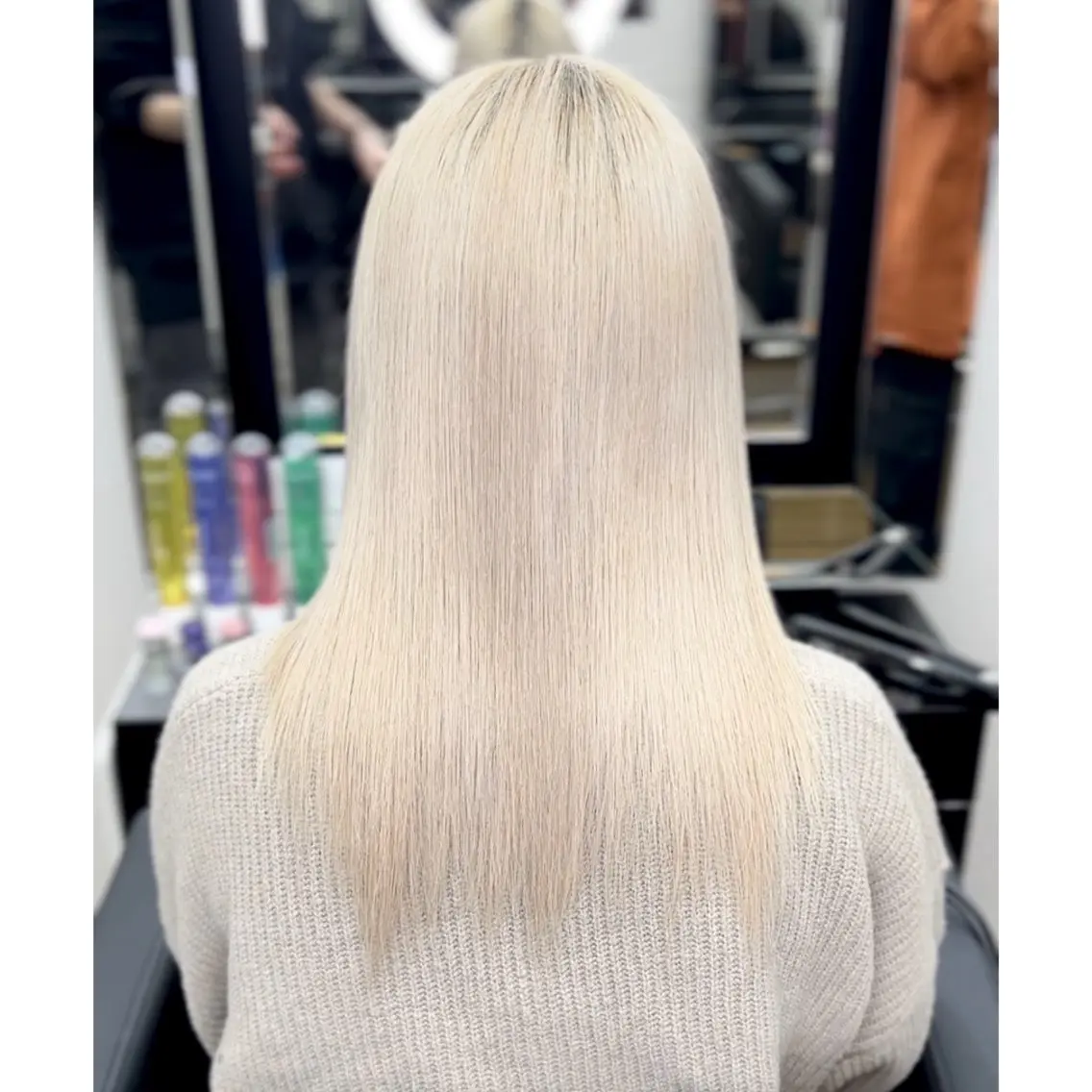 セミロング 髪質改善 トリートメント ヘアカラー トリートメント 韓国ヘア×ハイトーン AYA💫のヘアスタイル