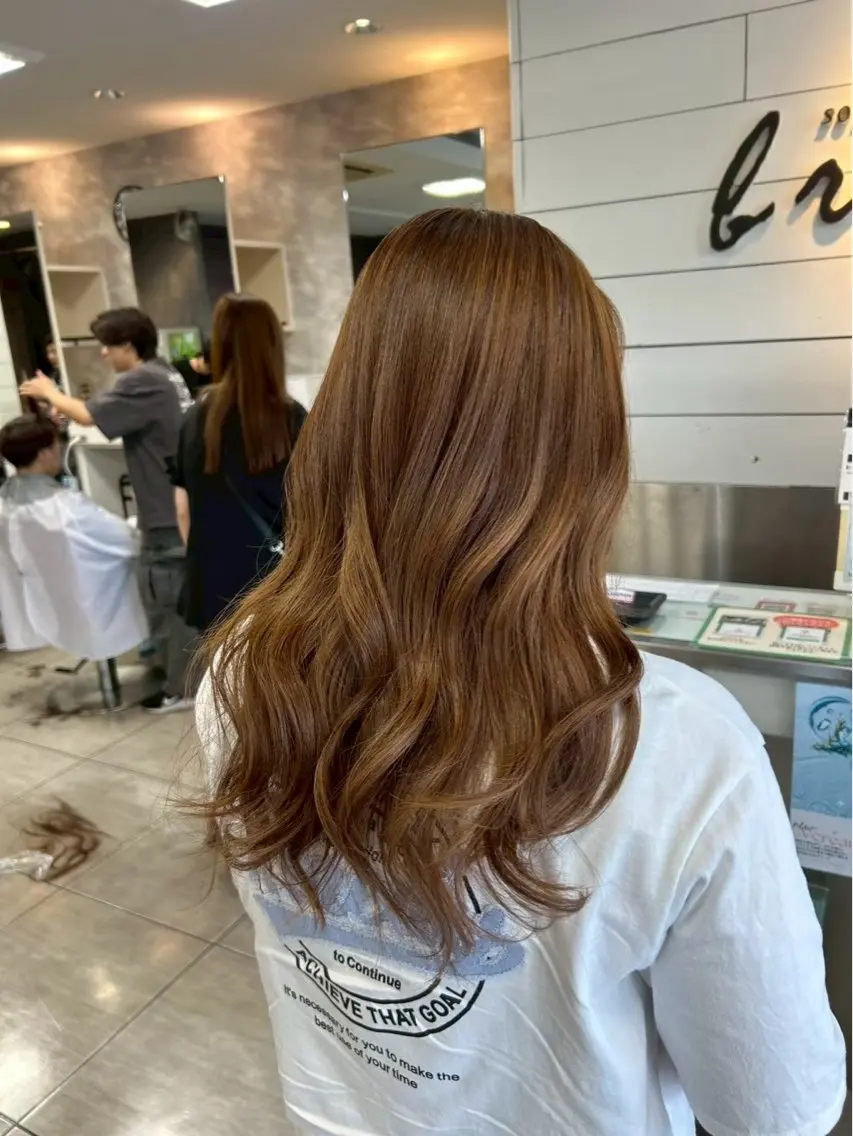 セミロング カラー ヘアカラー 西岡 英菜のヘアスタイル