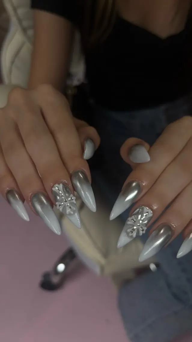 ネイル Nailstudio Hulmのネイルデザイン