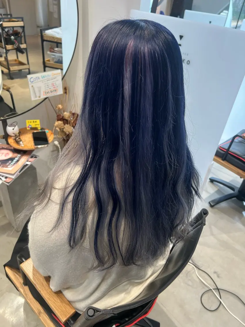 ロング カラー ヘアアレンジ ブルーカラー カット ヘアカラー トリートメント APREKO SAYAKAのヘアスタイル