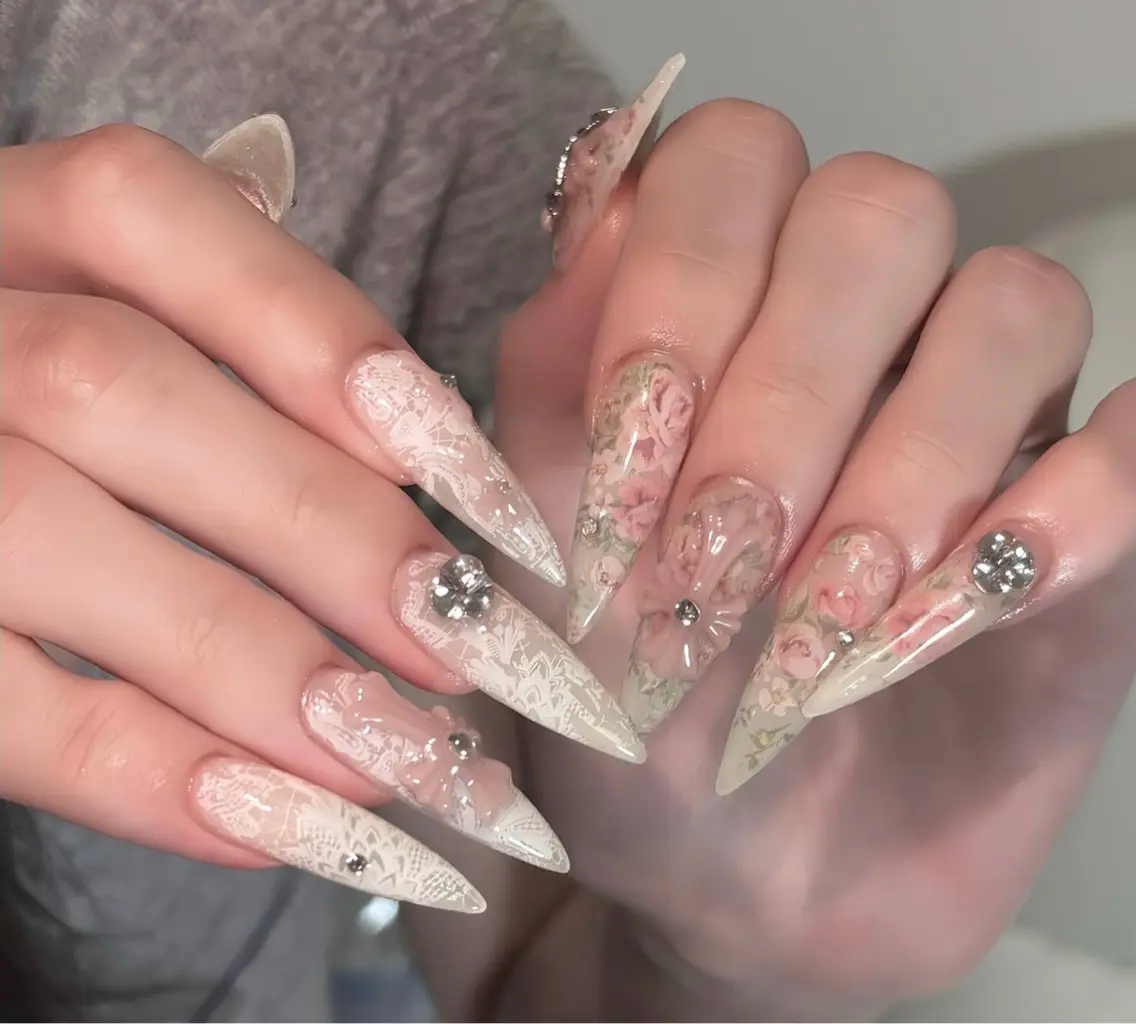ネイル オーロラネイル チークネイル 桜ネイル クリアネイル ドット ハンドネイル Rin Nail 新大久保店のネイルデザイン