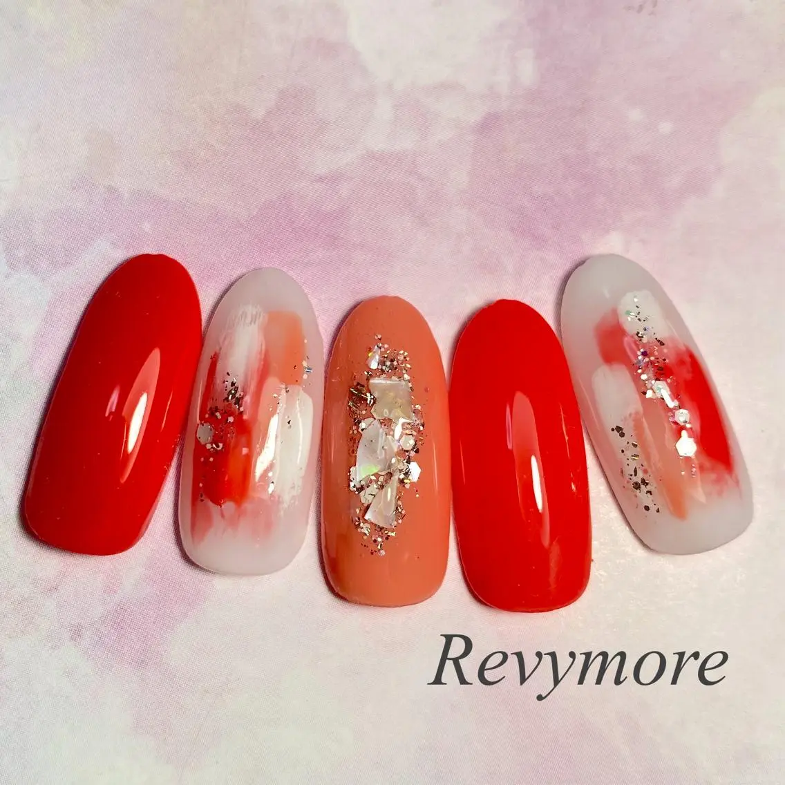 ショート ネイル 韓国風ヘア ジェルネイル キラキラネイル 韓国ネイル ニュアンスネイル nail salon Revymoreのネイルデザイン