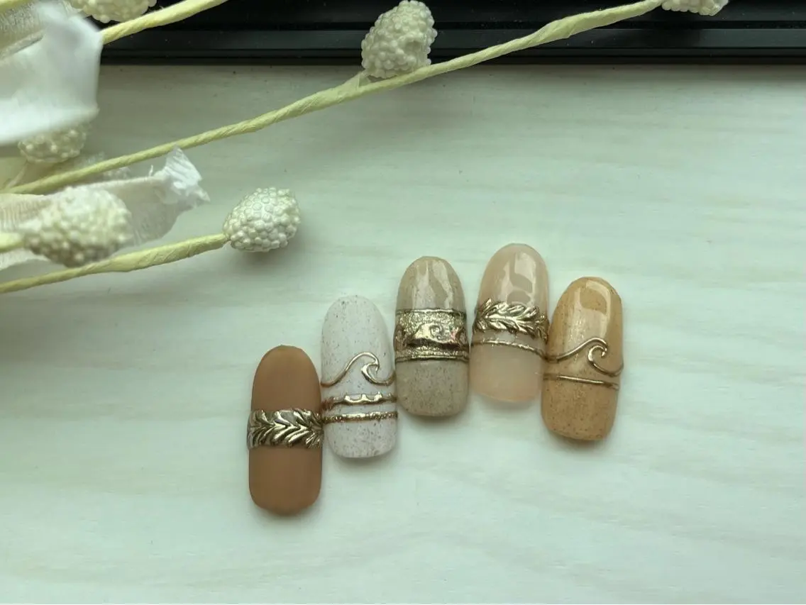 ネイル ミラーネイル Nailsalon E's cafeのネイルデザイン