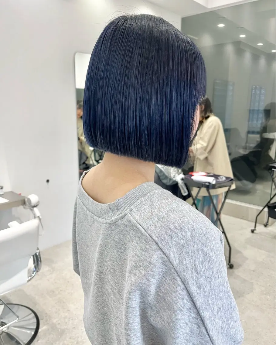 ミディアム カラー ブルーカラー ネイビーカラー iLi 《イリ》のヘアスタイル
