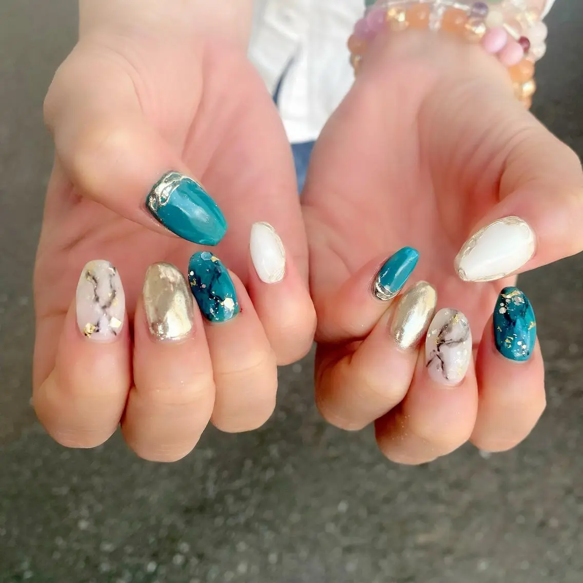 セミロング カラー パーマ ヘアアレンジ メンズ キッズ ネイル マツエク・マツパ アイブロウ ブルーカラー 眉カラー アートネイル ブルー 大理石ネイル(マーブル) ハンドネイル Salon Ｋのネイルデザイン