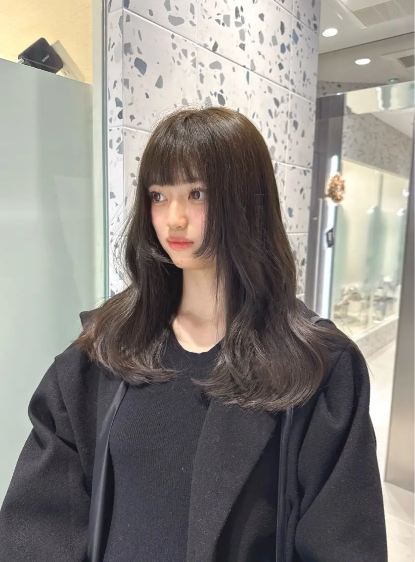 セミロング カラー ブリーチ グレージュ ブリーチなしカラー オリーブグレージュ オリーブグレー カット ヘアカラー トリートメント 矢野 晃平のヘアスタイル