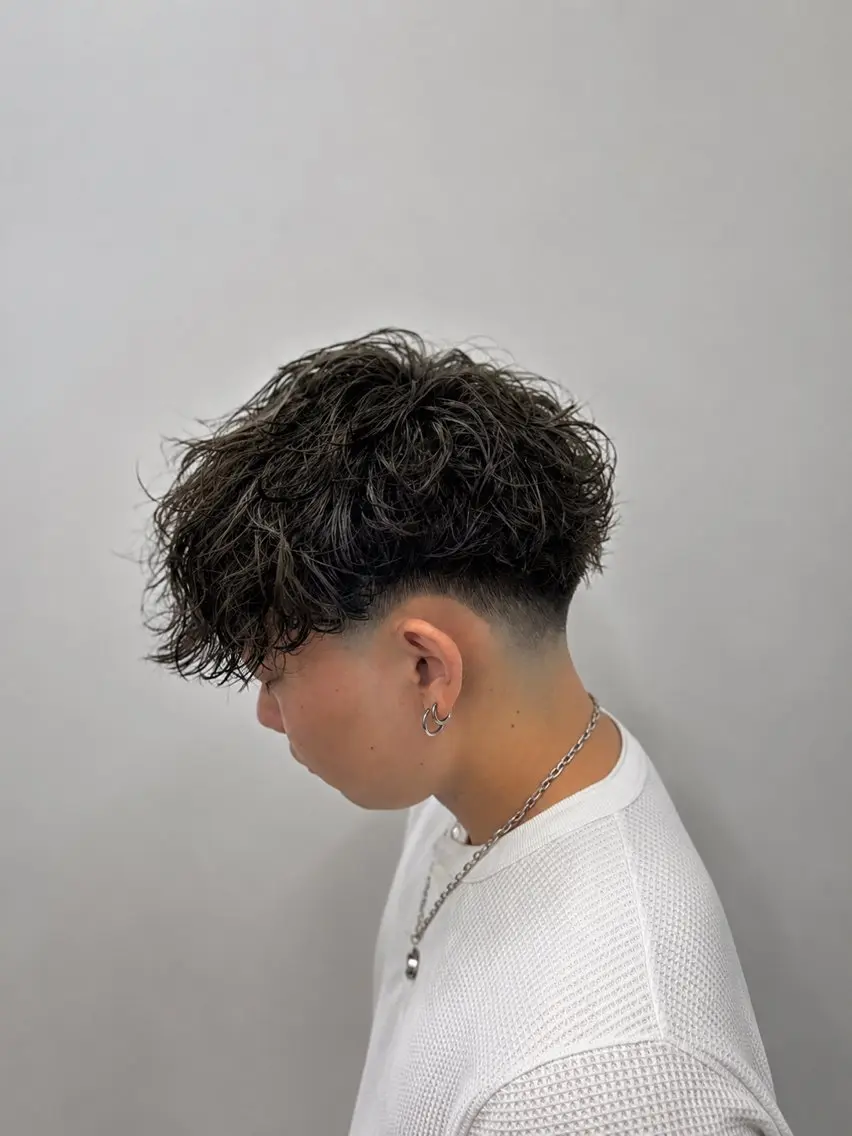 ショート パーマ メンズ フェードカット メンズパーマ 川﨑 大暉のヘアスタイル