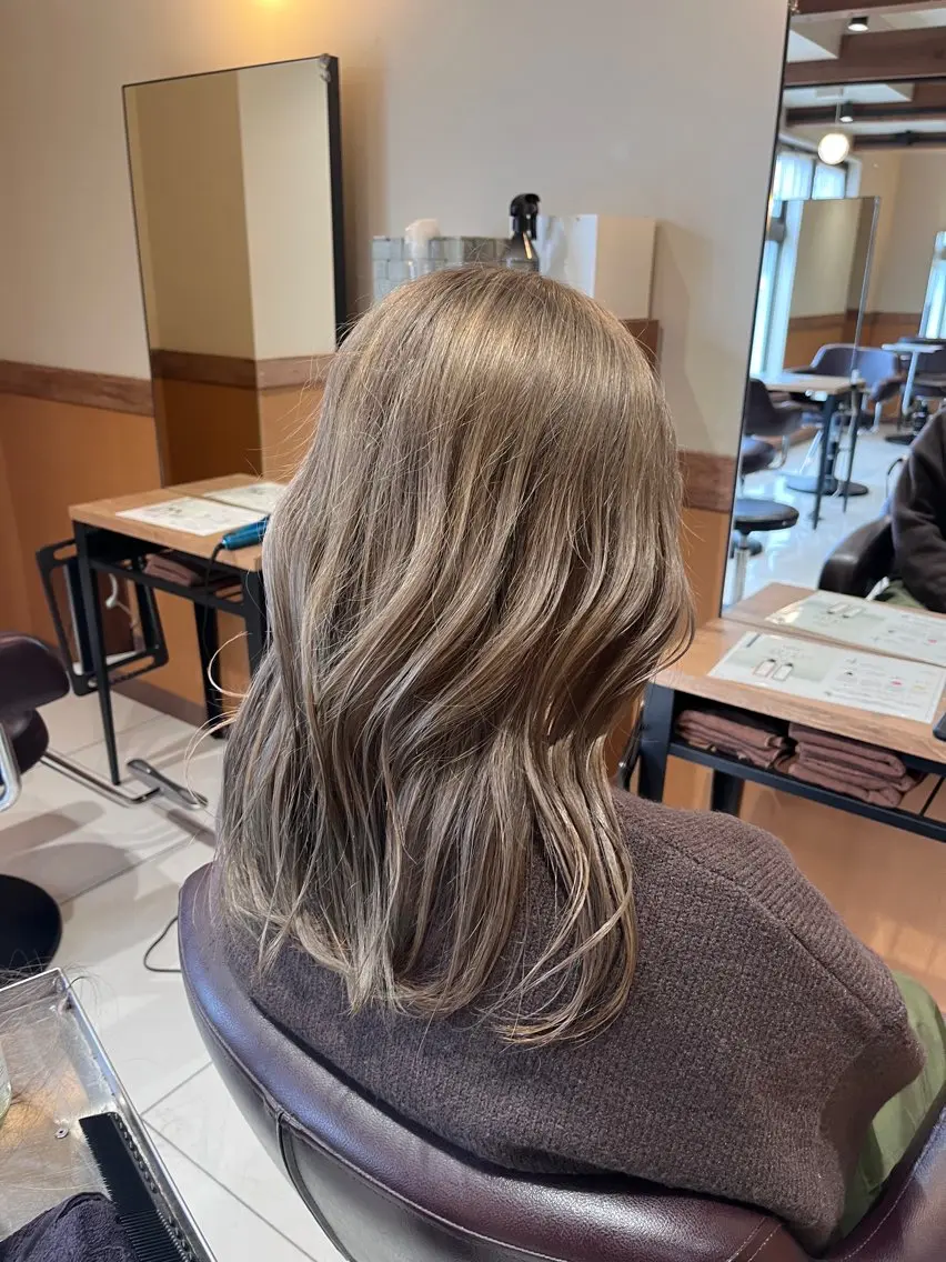 セミロング SERA / TAIGAのヘアスタイル