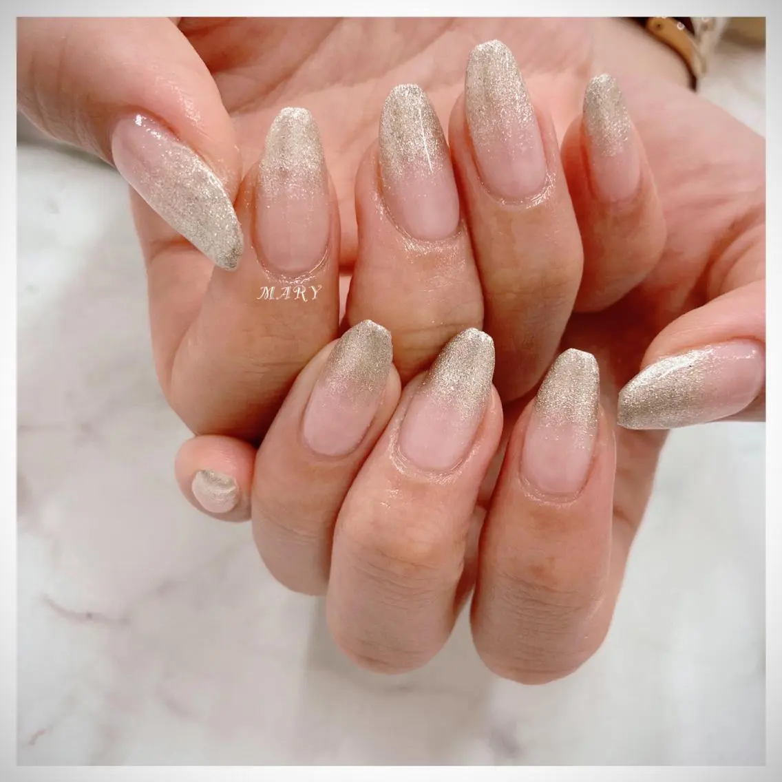 ネイル グラデーション ラメ(グリッター) ラメグラデーション ニュアンスネイル シルバー ハンドネイル Mary nail .narumiのネイルデザイン