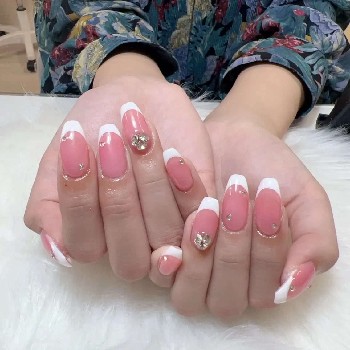 ネイル オーロラネイル ガーリー ハート 韓国ネイル マグネットネイル ハンドネイル 🎀nana🫧 ワンホンネイル🎀のネイルデザイン